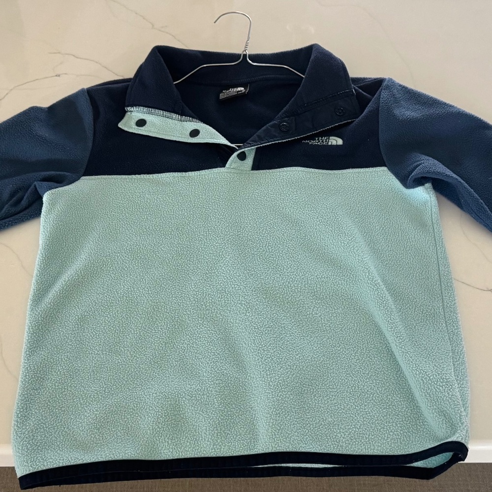 Boy’s North Face Fleece Pullover Size M (10/12)